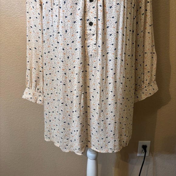 NWOT Blouse Medium Edge by Jen Rade Cream Button-Up Gold & Navy Ditzy pattern - Picture 4 of 16